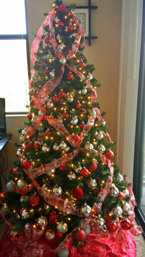 Want to Decorate Your Christmas Tree With Criss-Cross Ribbon?